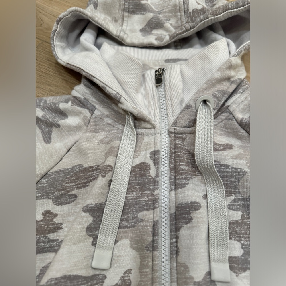 Athleta Triumph Hoodie, size small, grey and white camo, EUC - Picture 6 of 8